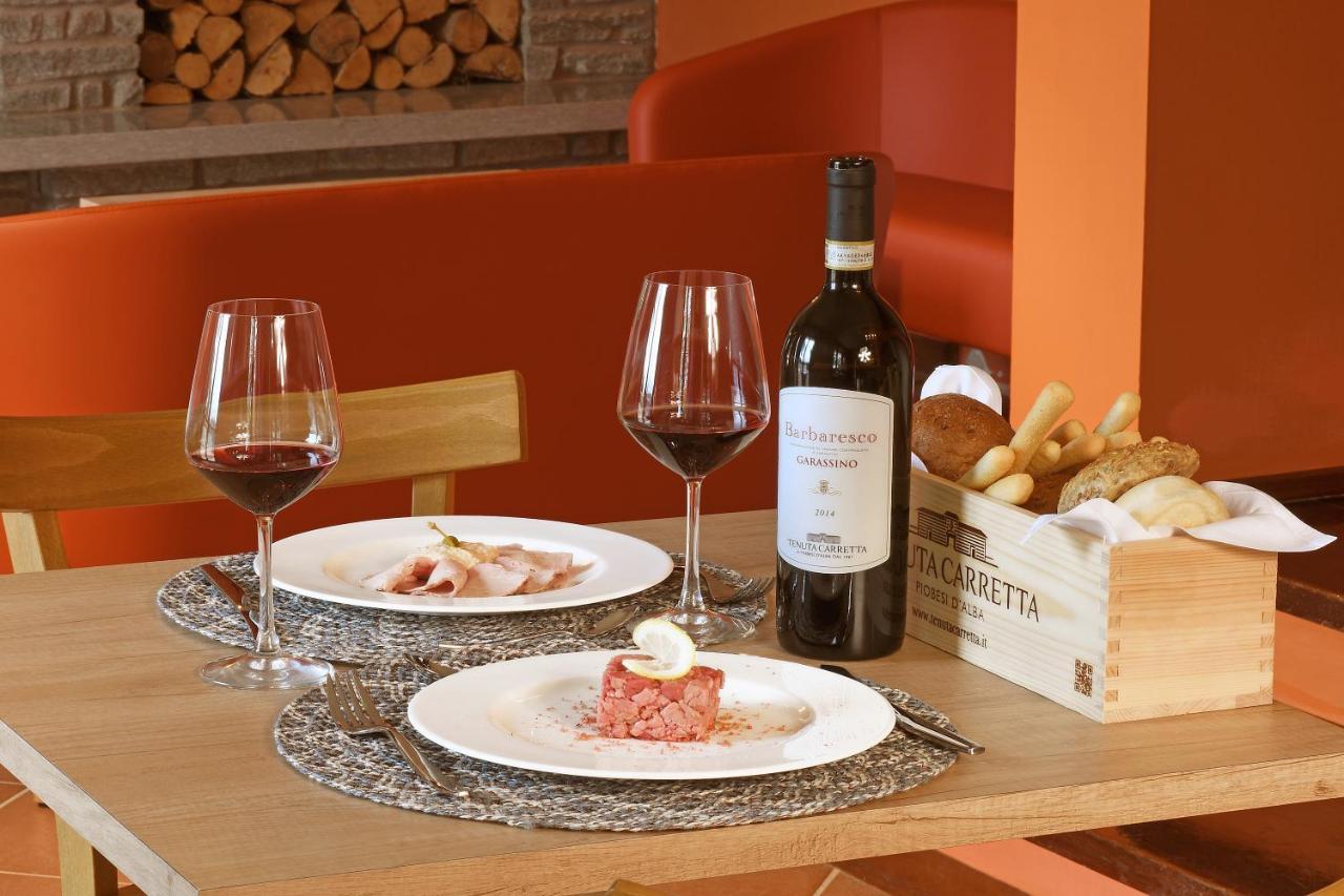 Panoramic Villa Garassino - Country Rooms And Fine Restaurant Treiso Dış mekan fotoğraf