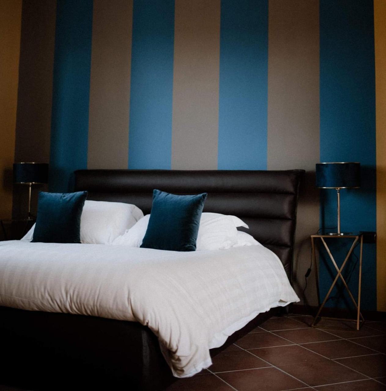 Panoramic Villa Garassino - Country Rooms And Fine Restaurant Treiso Dış mekan fotoğraf